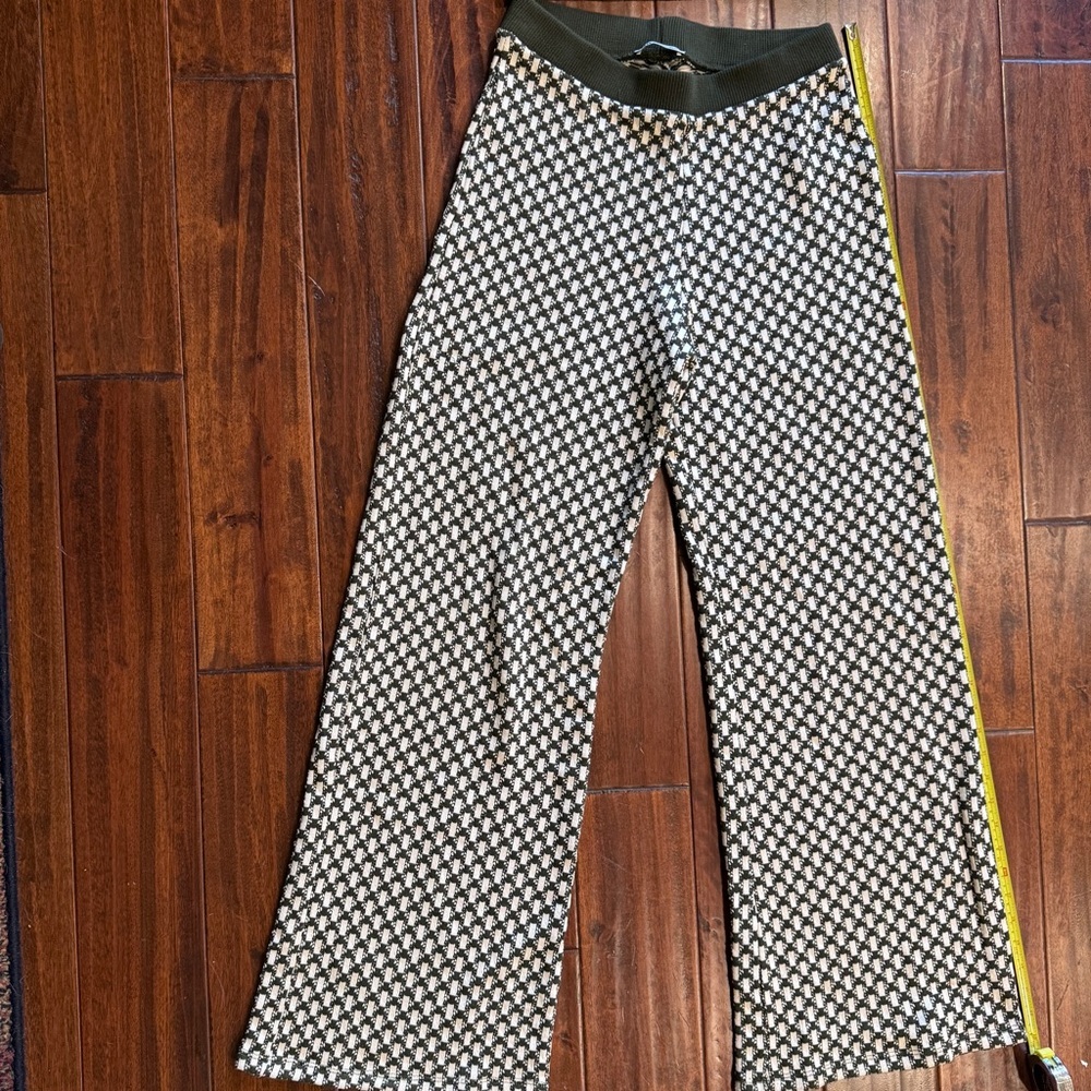 Zara’s Green and Ecru knit outfit/set. Size Large  worn one, like new condition! - Picture 3 of 13